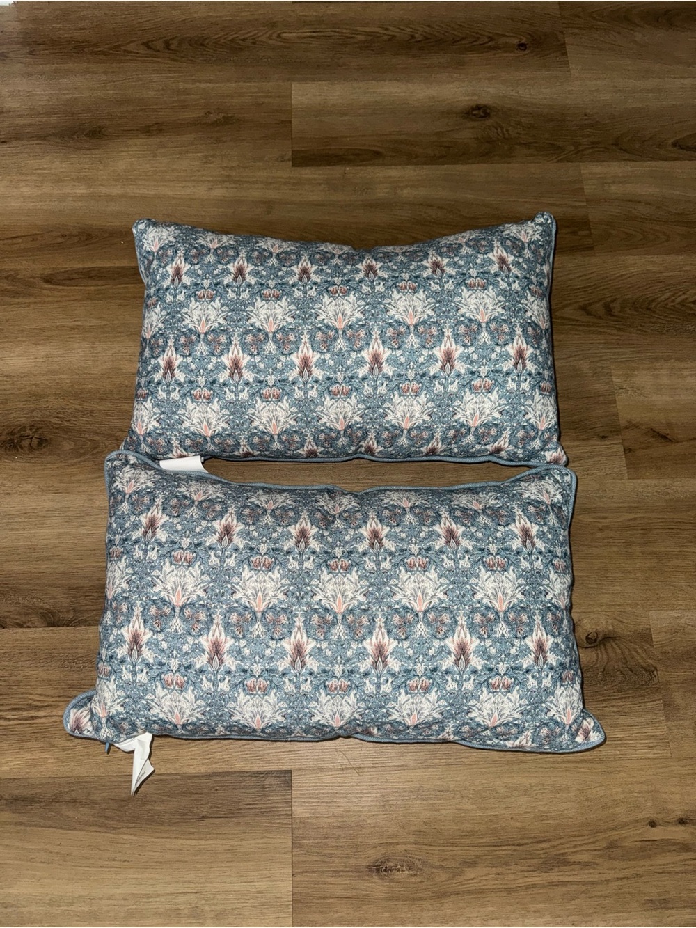 Set of reversible pillows